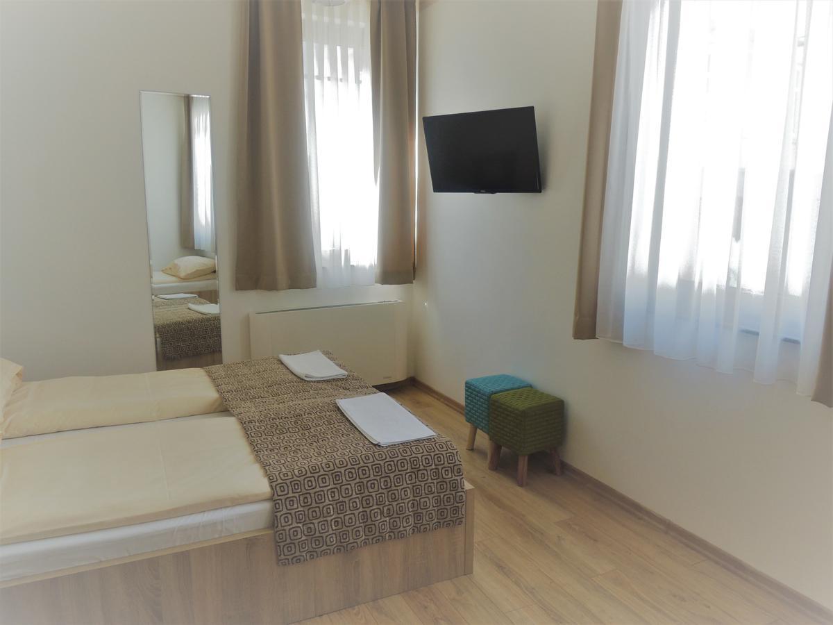 Hotel Logavina 8 Garage Parking Σαράγεβο Εξωτερικό φωτογραφία